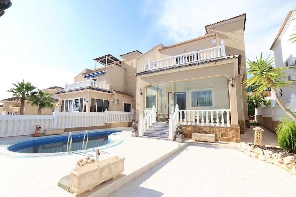 3-Bedroom Villa in Las Filipinas, Orihuela Costa - Image 8