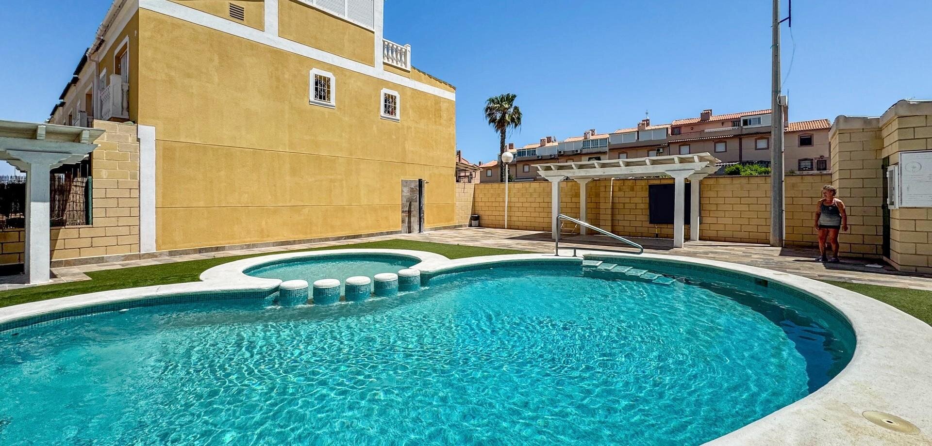 3-Bedroom House in Torreblanca, Torrevieja - Image 10