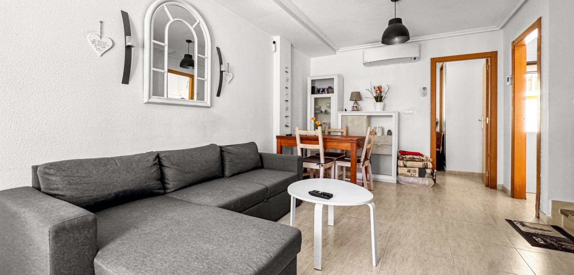 3-Bedroom House in Torreblanca, Torrevieja - Image 11