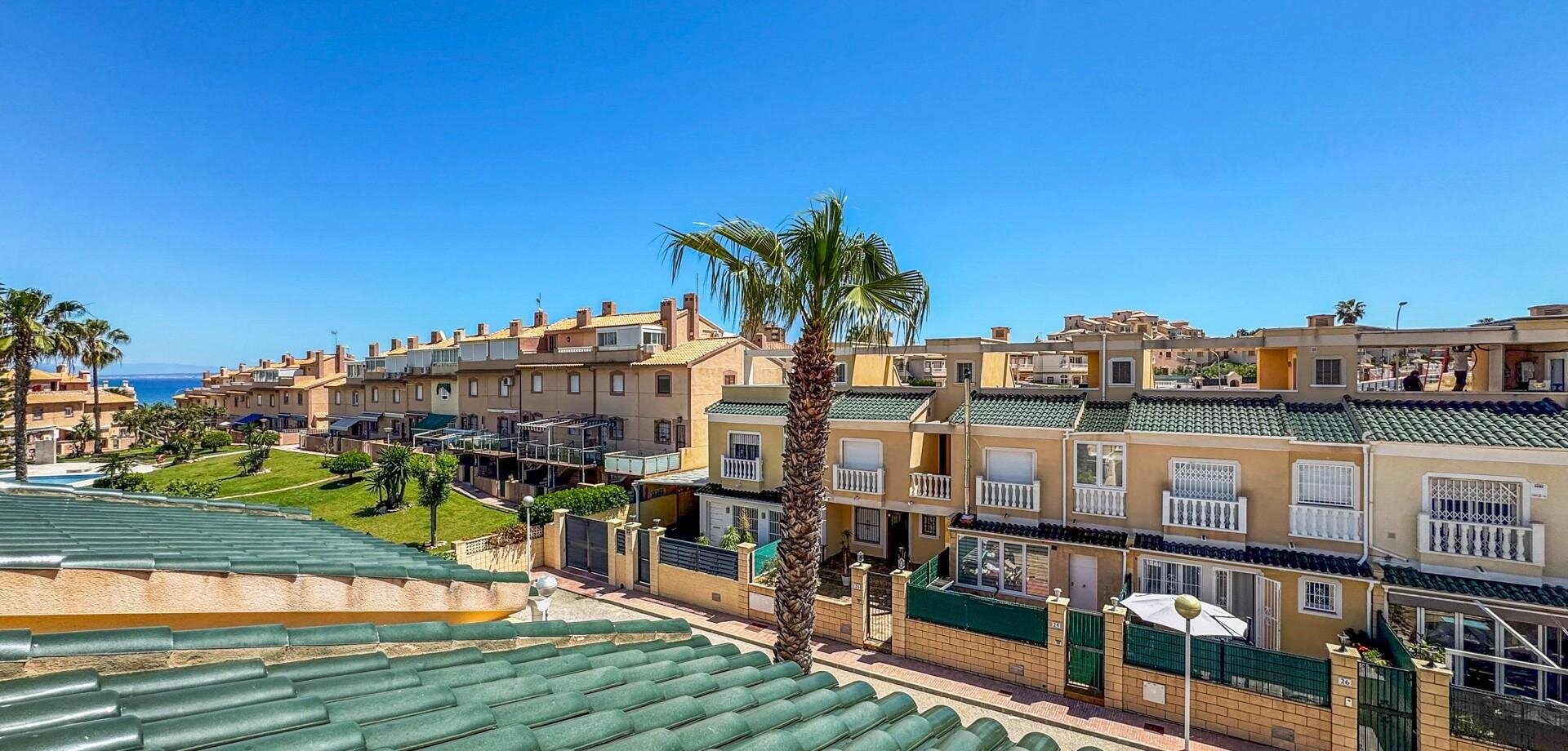 3-Bedroom House in Torreblanca, Torrevieja - Image 4