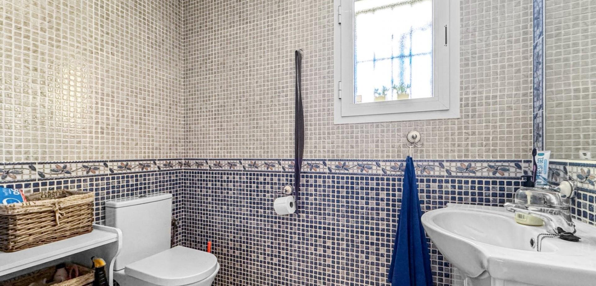 3-Bedroom House in Torreblanca, Torrevieja - Image 7