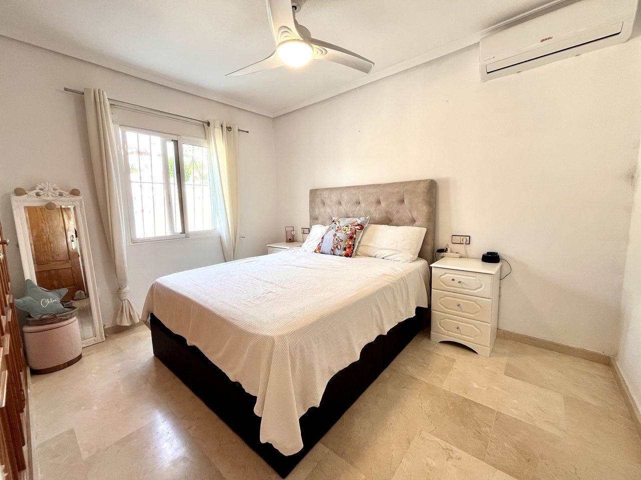 5-Bedroom Villa in San Miguel de Salinas - Image 12