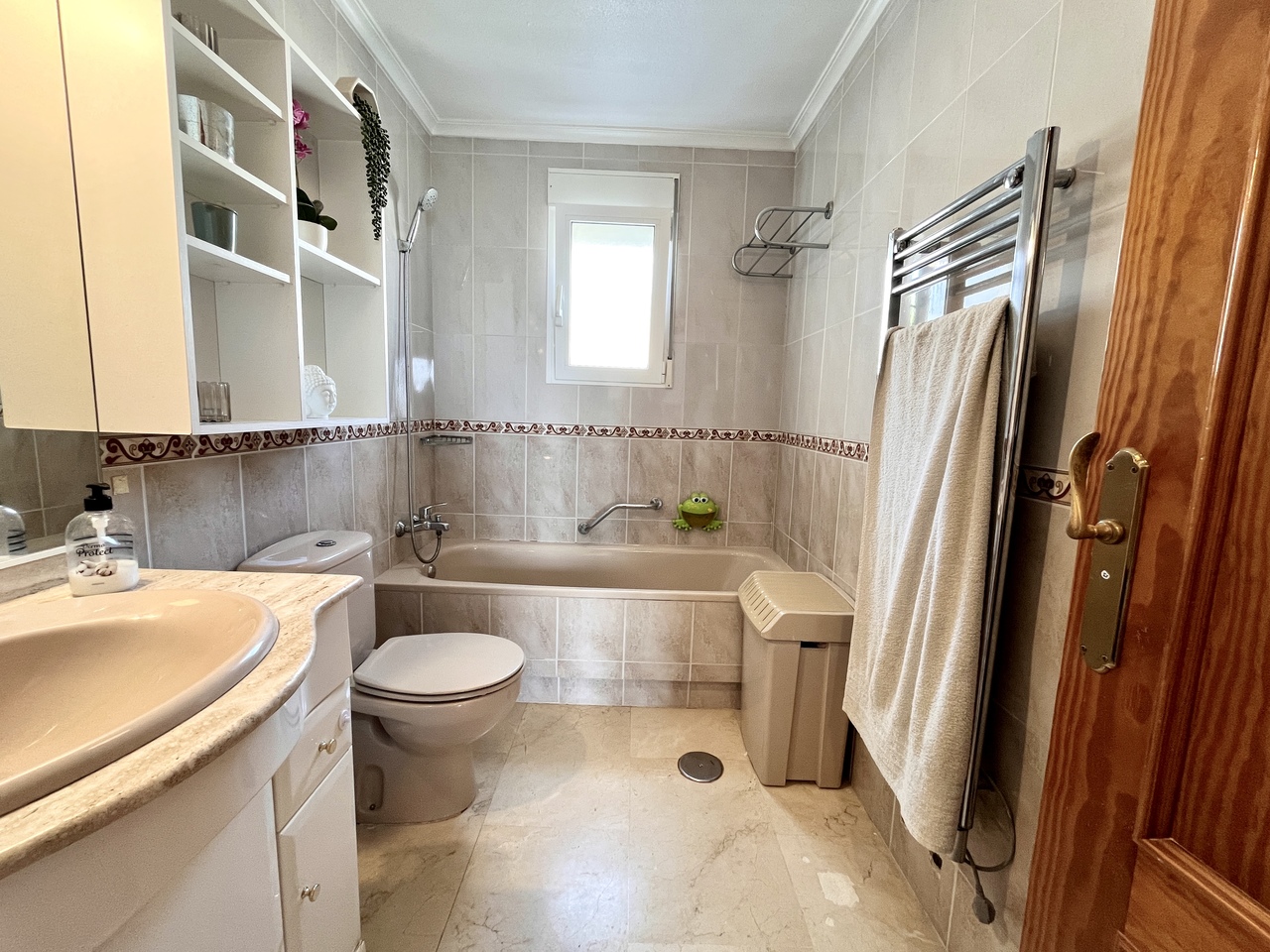 5-Bedroom Villa in San Miguel de Salinas - Image 17