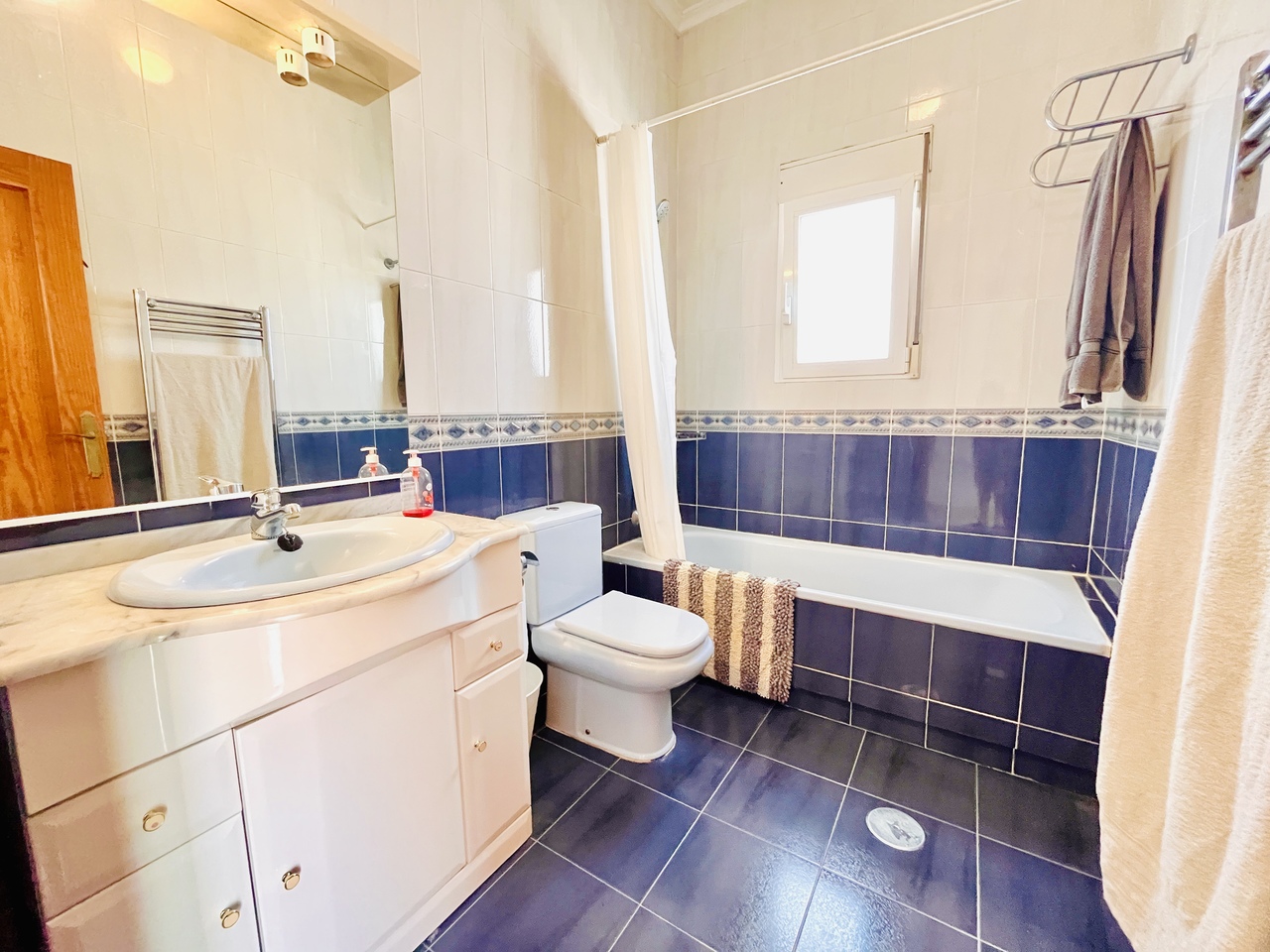 5-Bedroom Villa in San Miguel de Salinas - Image 18