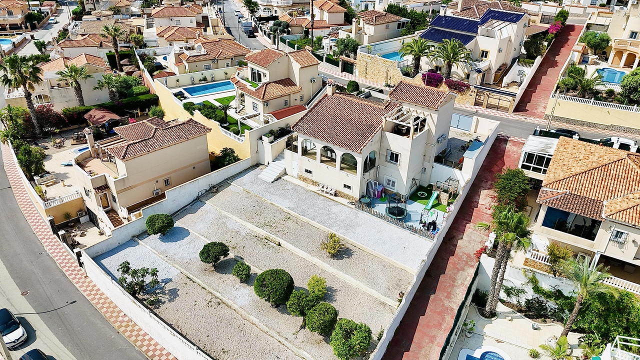 5-Bedroom Villa in San Miguel de Salinas - Image 2