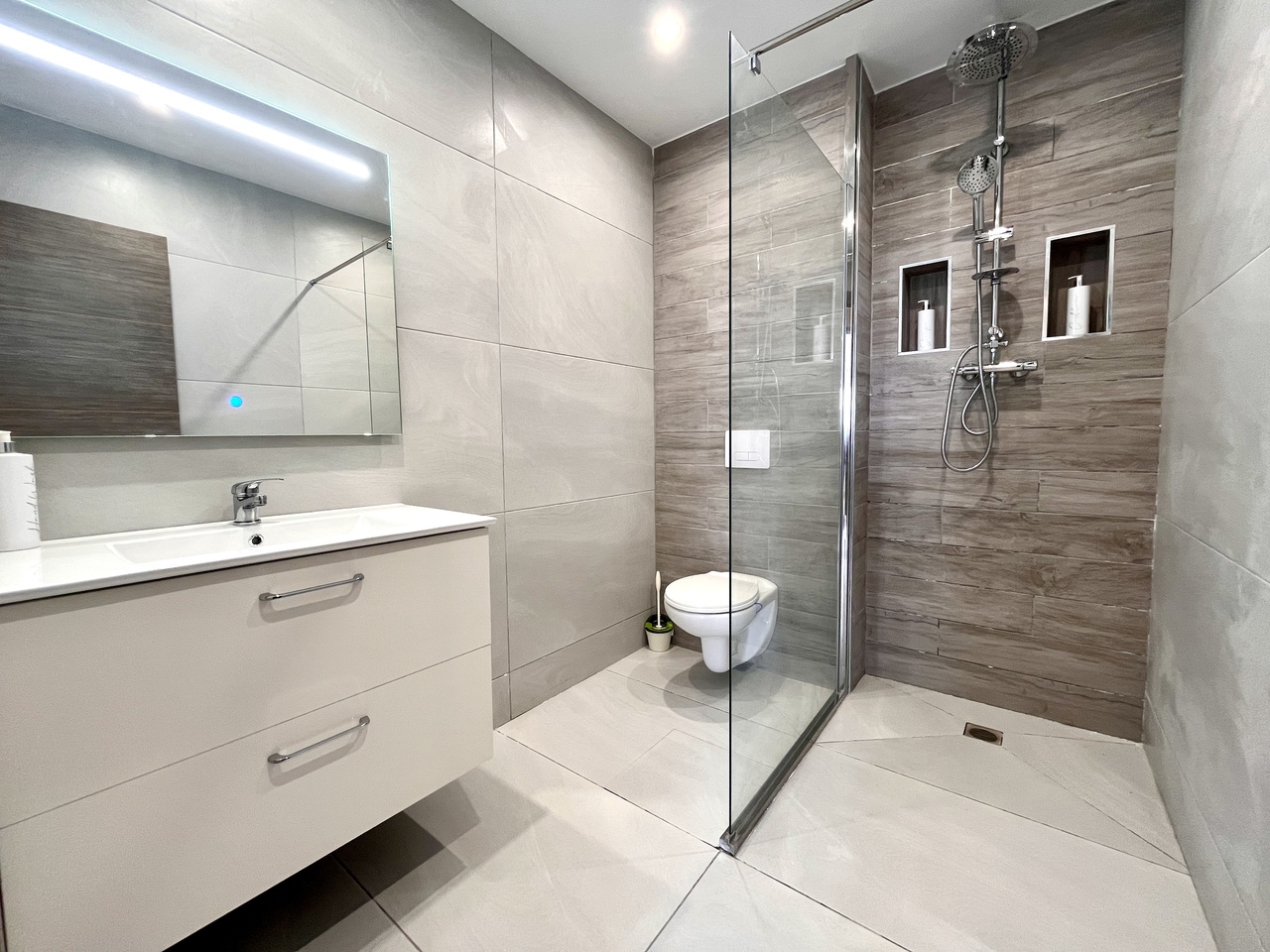 5-Bedroom Villa in San Miguel de Salinas - Image 24