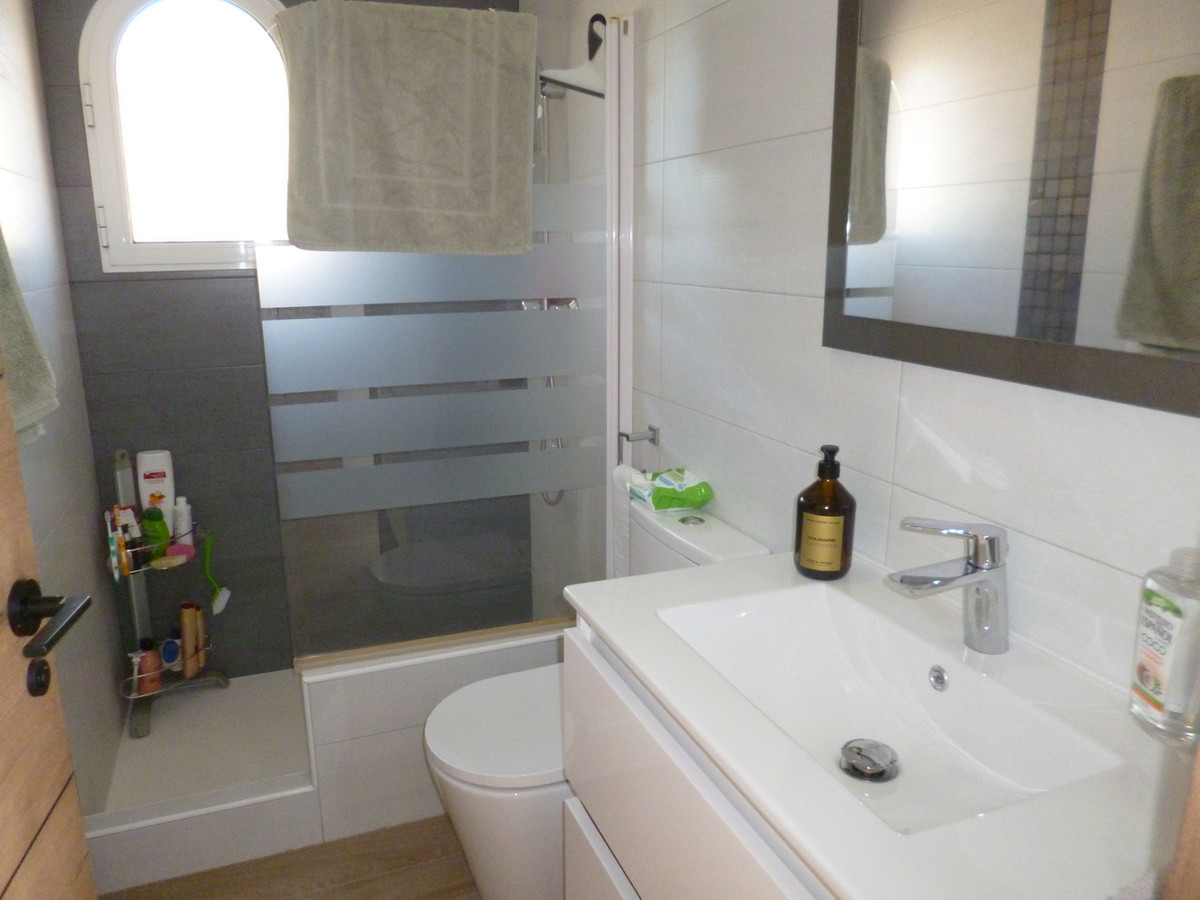 Chalet independiente de 4 Dormitorios en, Pilar de la Hor... - Image 10