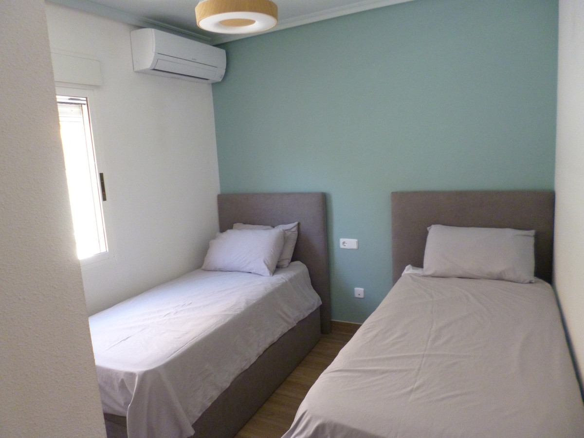 Chalet independiente de 4 Dormitorios en, Pilar de la Hor... - Image 18