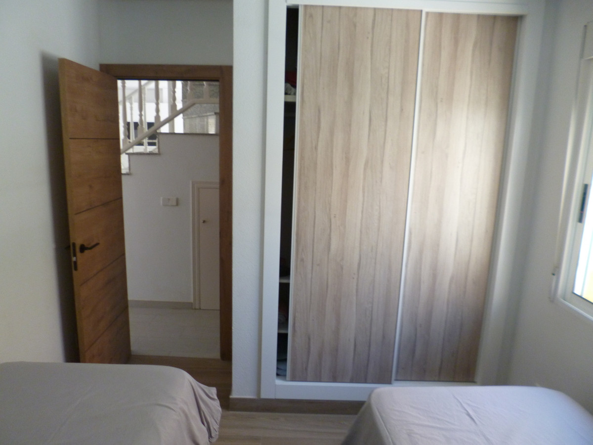 Chalet independiente de 4 Dormitorios en, Pilar de la Hor... - Image 19