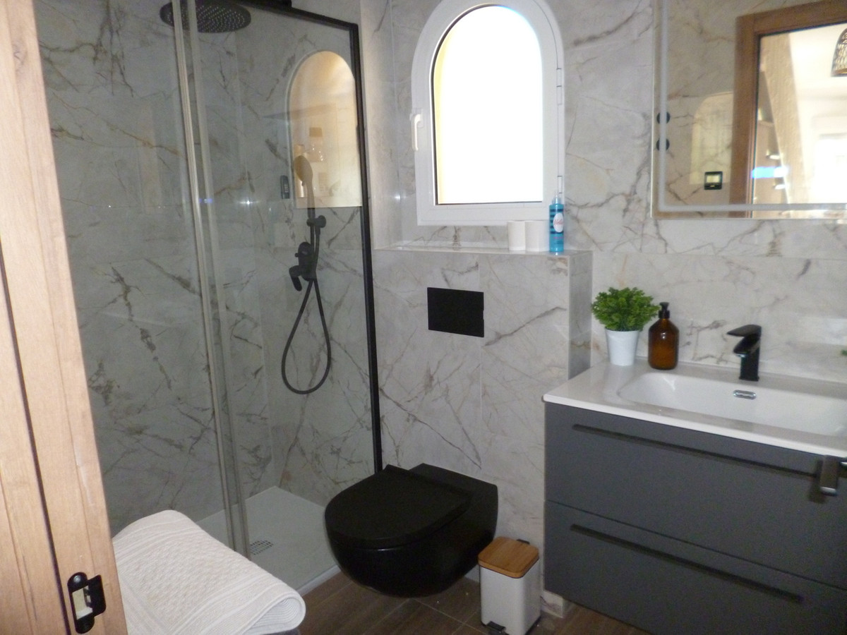 Chalet independiente de 4 Dormitorios en, Pilar de la Hor... - Image 20