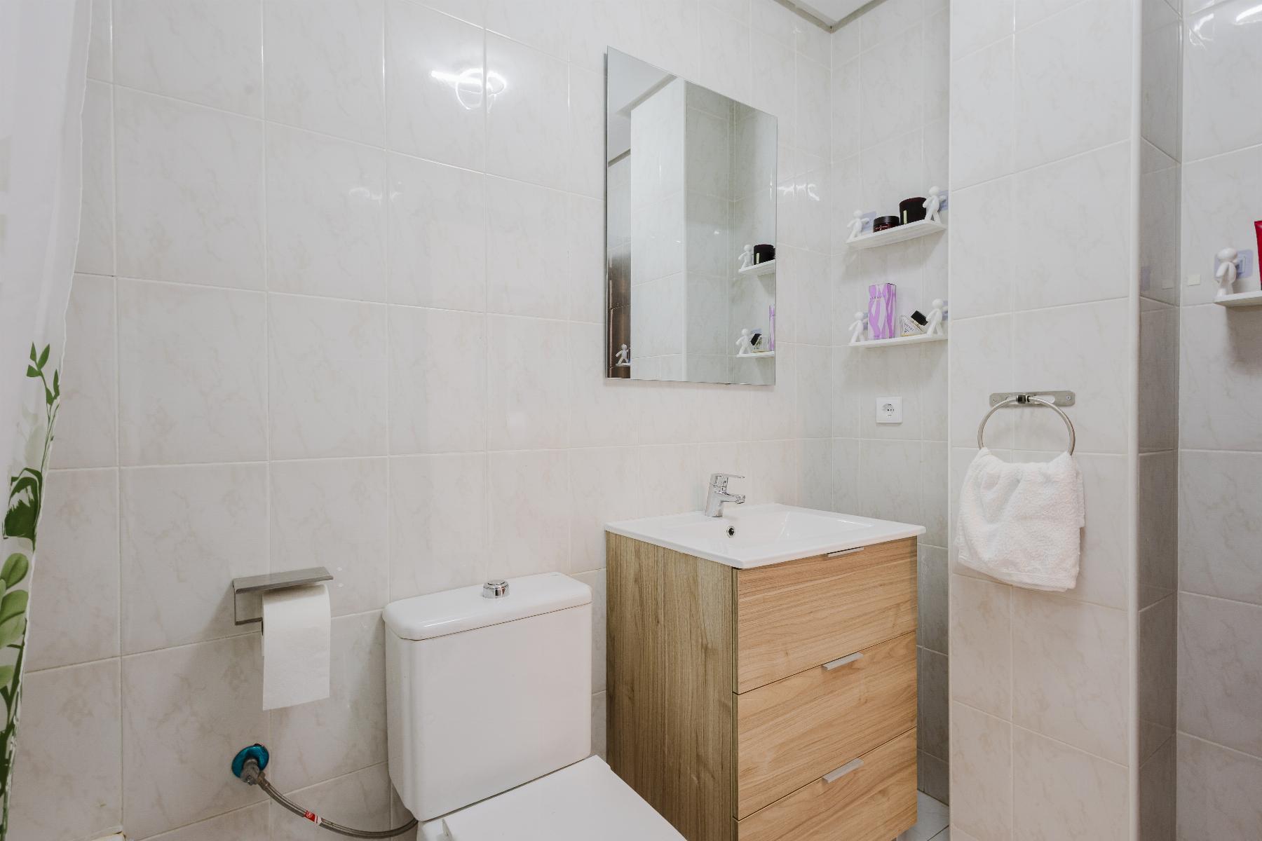 4-Bedroom Apartment in Pueblo 9, San Miguel de Salinas - Image 15