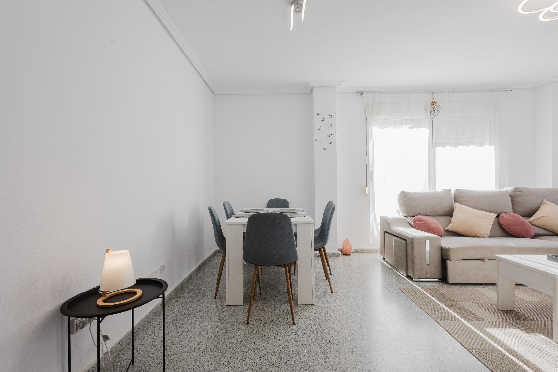 4-Bedroom Apartment in Pueblo 9, San Miguel de Salinas - Image 2