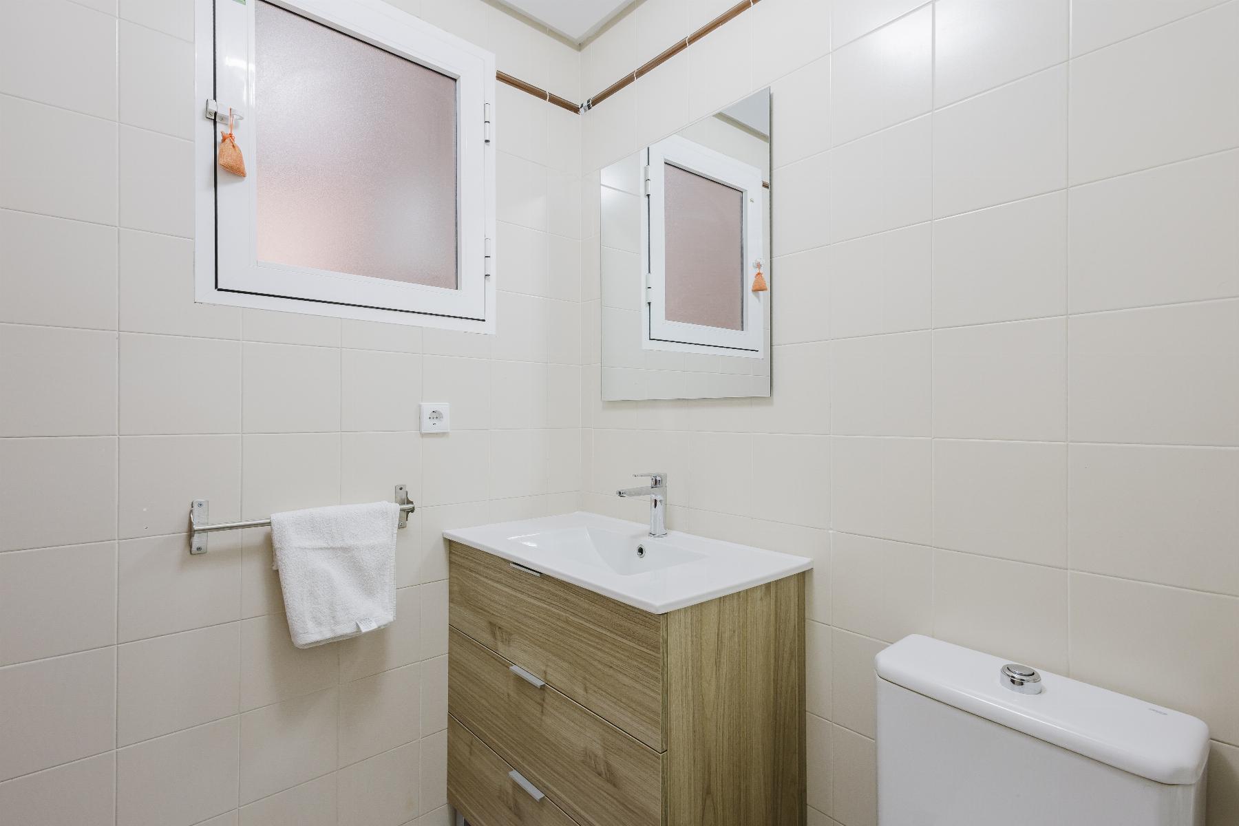 4-Bedroom Apartment in Pueblo 9, San Miguel de Salinas - Image 23