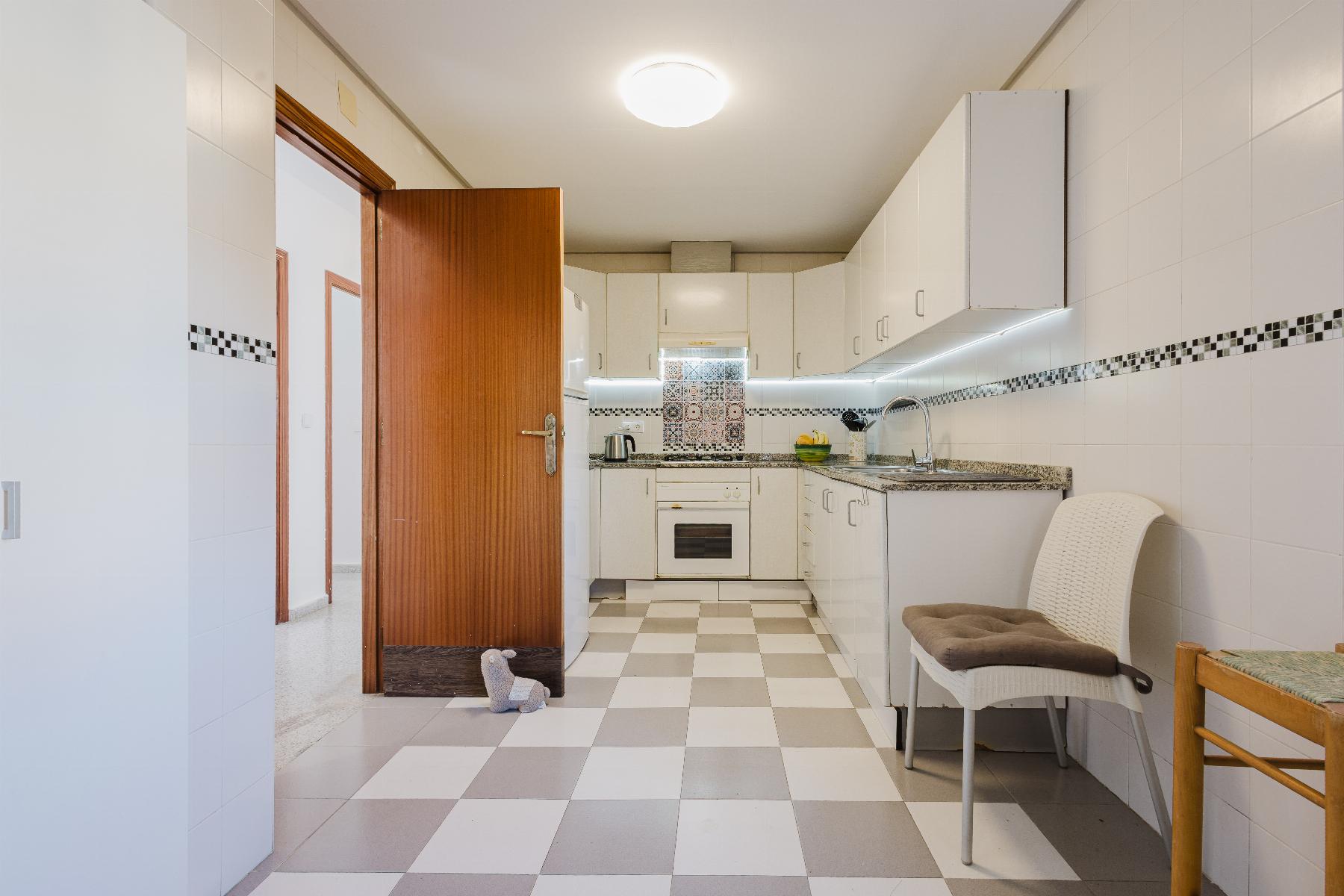 4-Bedroom Apartment in Pueblo 9, San Miguel de Salinas - Image 6