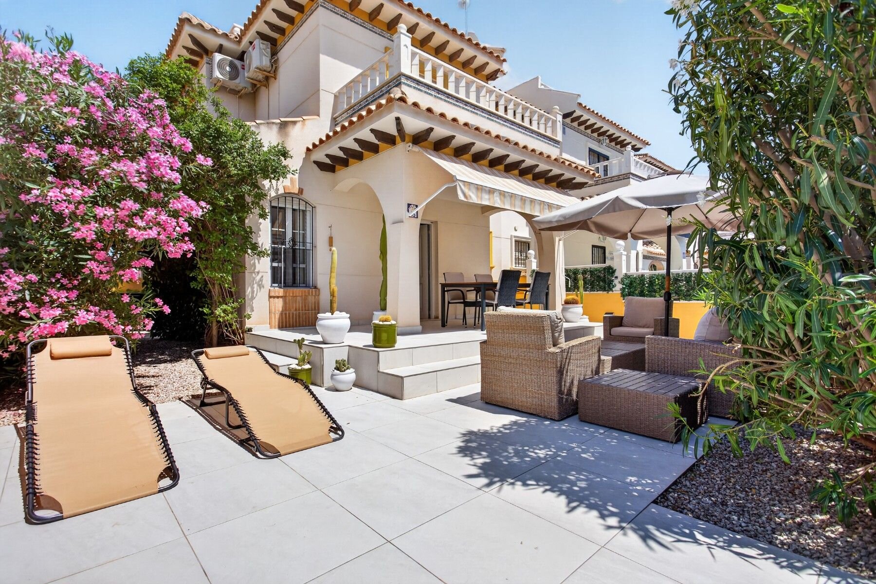 2-Bedroom Villa in Lomas de Cabo Roig, Orihuela Costa - Image 11