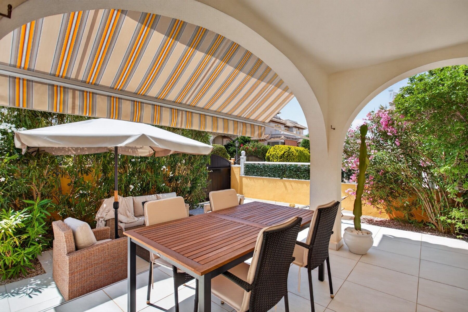 2-Bedroom Villa in Lomas de Cabo Roig, Orihuela Costa - Image 8