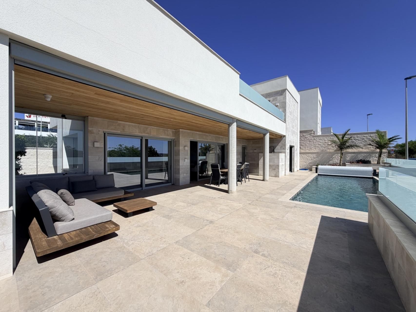 5-Bedroom Villa in Pueblo 4, Benijofar - Image 1