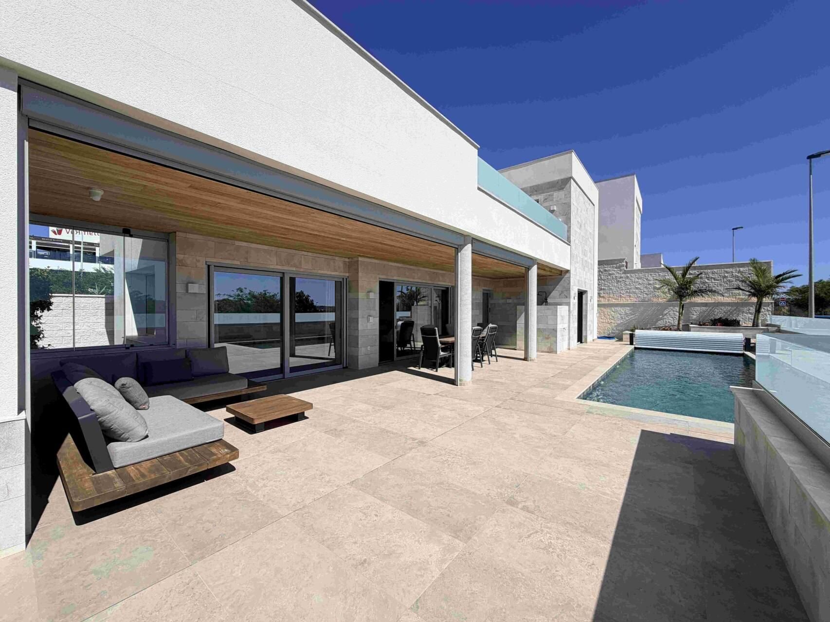 5-Bedroom Villa in Pueblo 4, Benijofar - Image 1