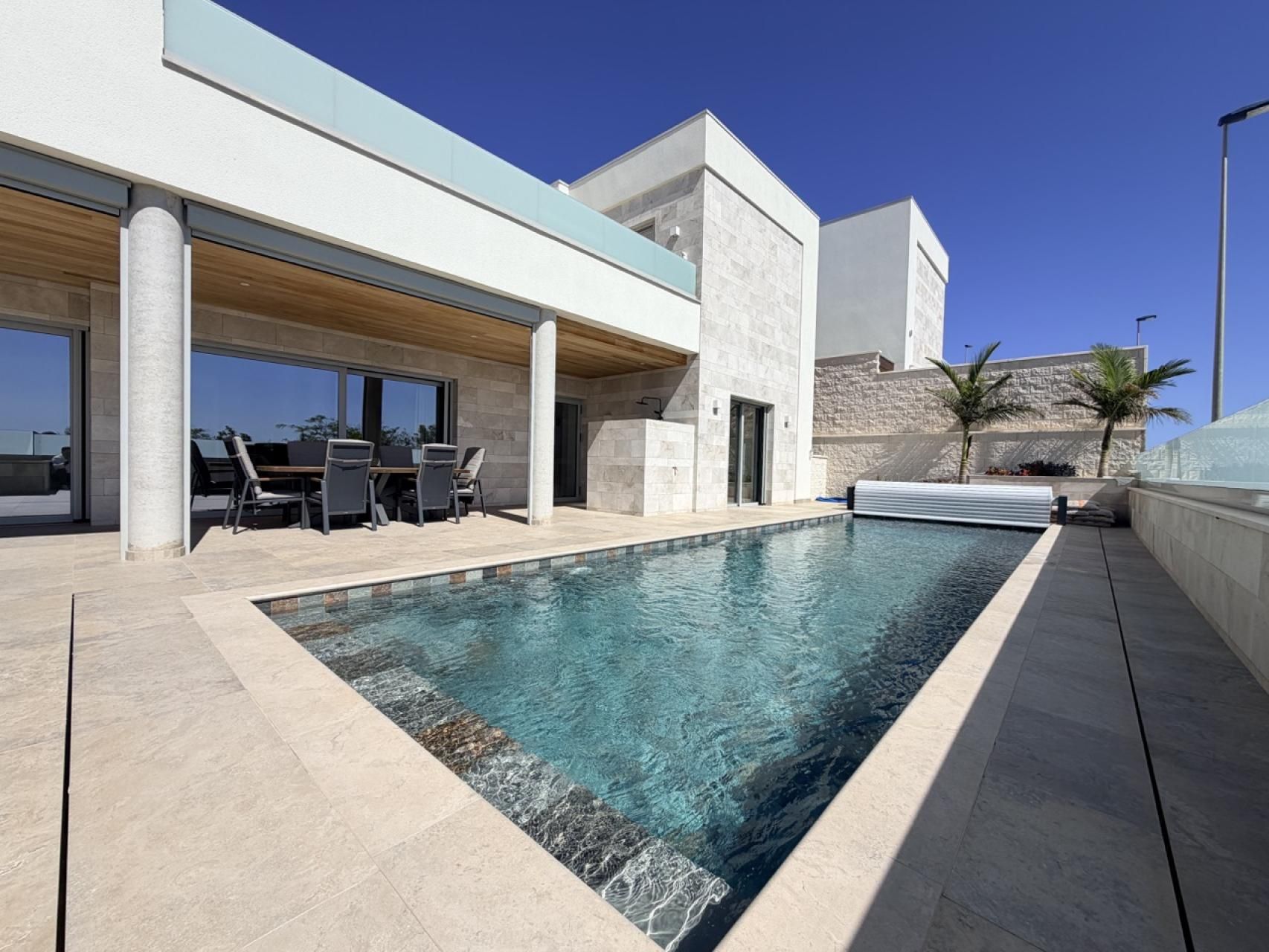 5-Bedroom Villa in Pueblo 4, Benijofar - Image 2