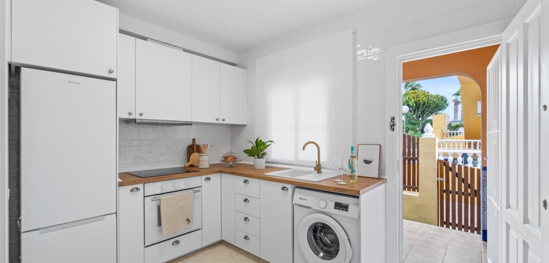 2-Bedroom House in La Florida, Orihuela Costa - Image 24