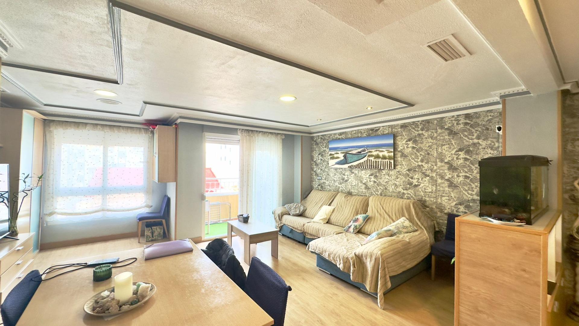 Apartamento de 4 Dormitorios en Torrevieja, Torrevieja - Image 1