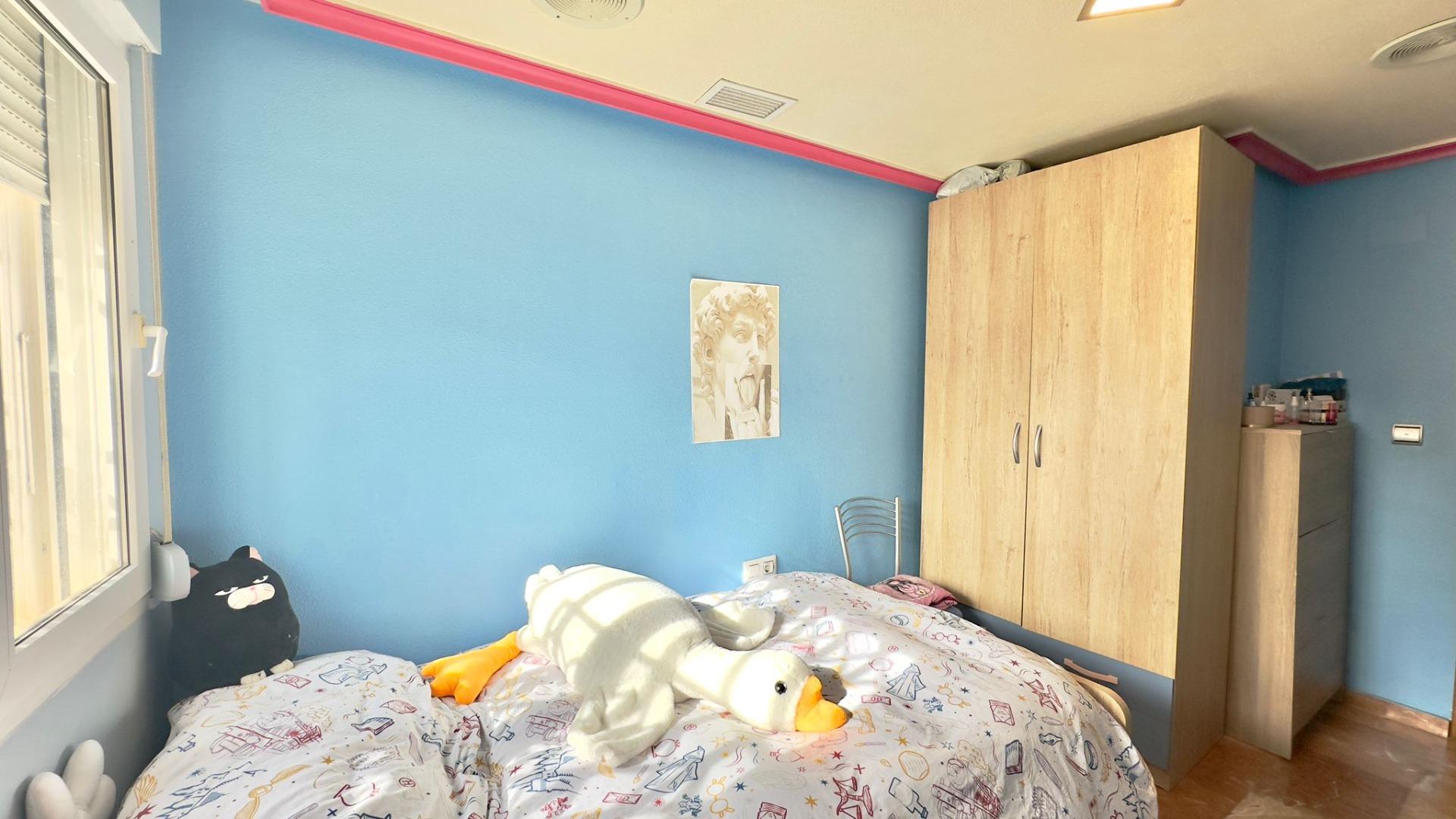 Apartamento de 4 Dormitorios en Torrevieja, Torrevieja - Image 11