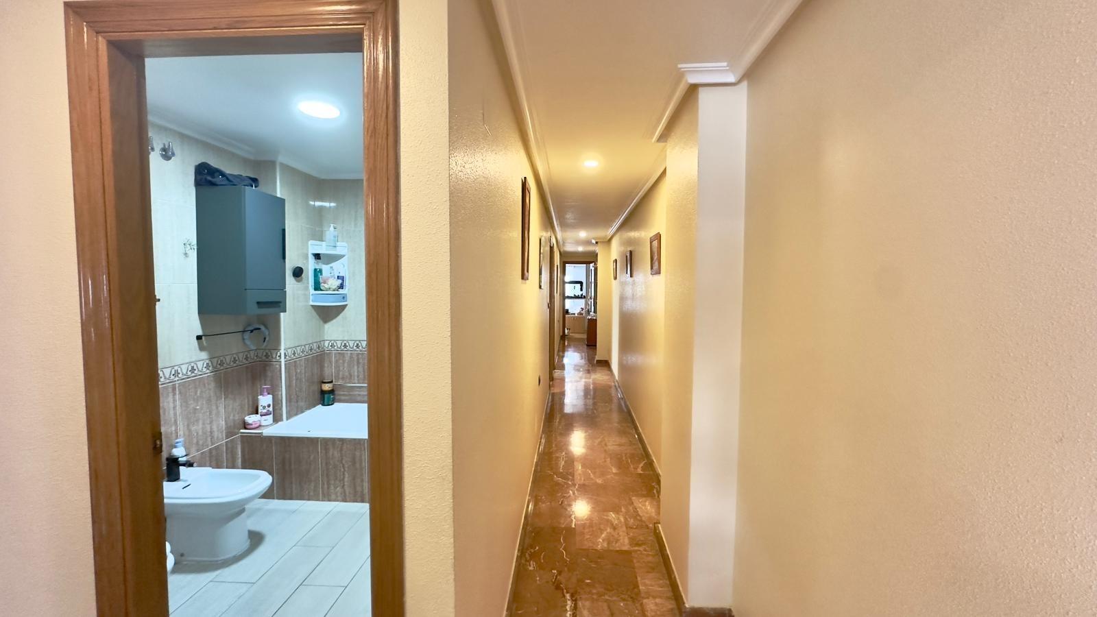 Apartamento de 4 Dormitorios en Torrevieja, Torrevieja - Image 17