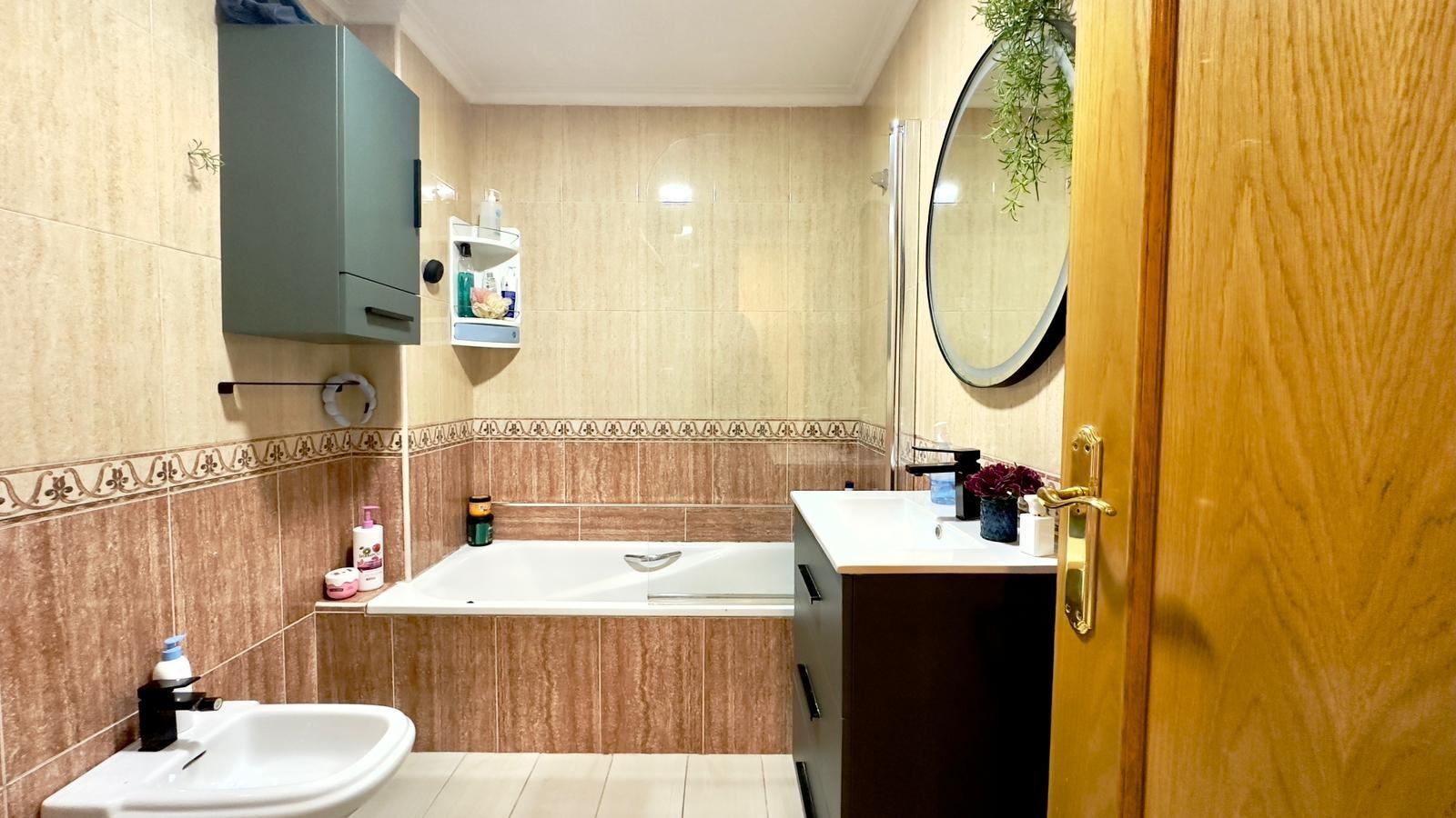 Apartamento de 4 Dormitorios en Torrevieja, Torrevieja - Image 20