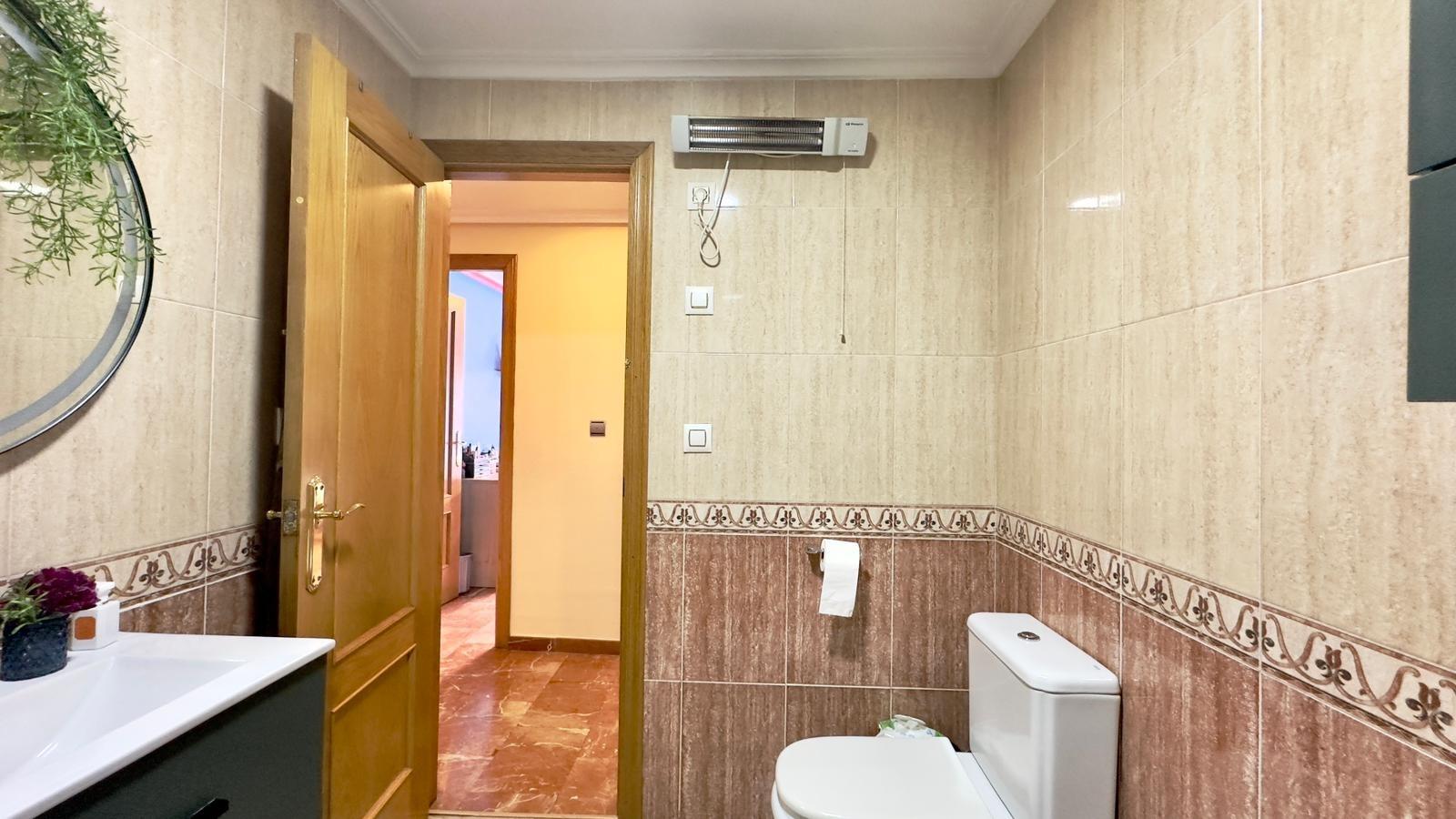 Apartamento de 4 Dormitorios en Torrevieja, Torrevieja - Image 21