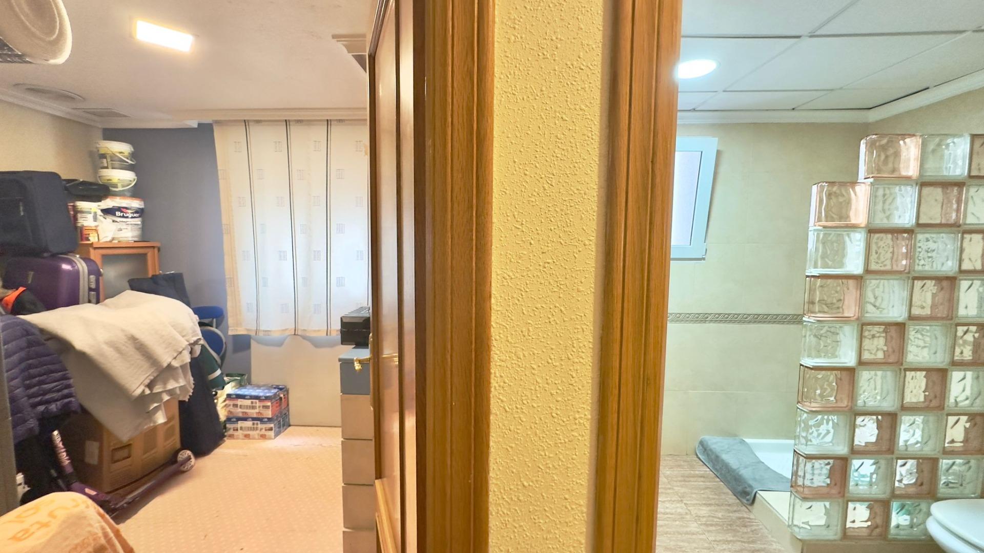 Apartamento de 4 Dormitorios en Torrevieja, Torrevieja - Image 32