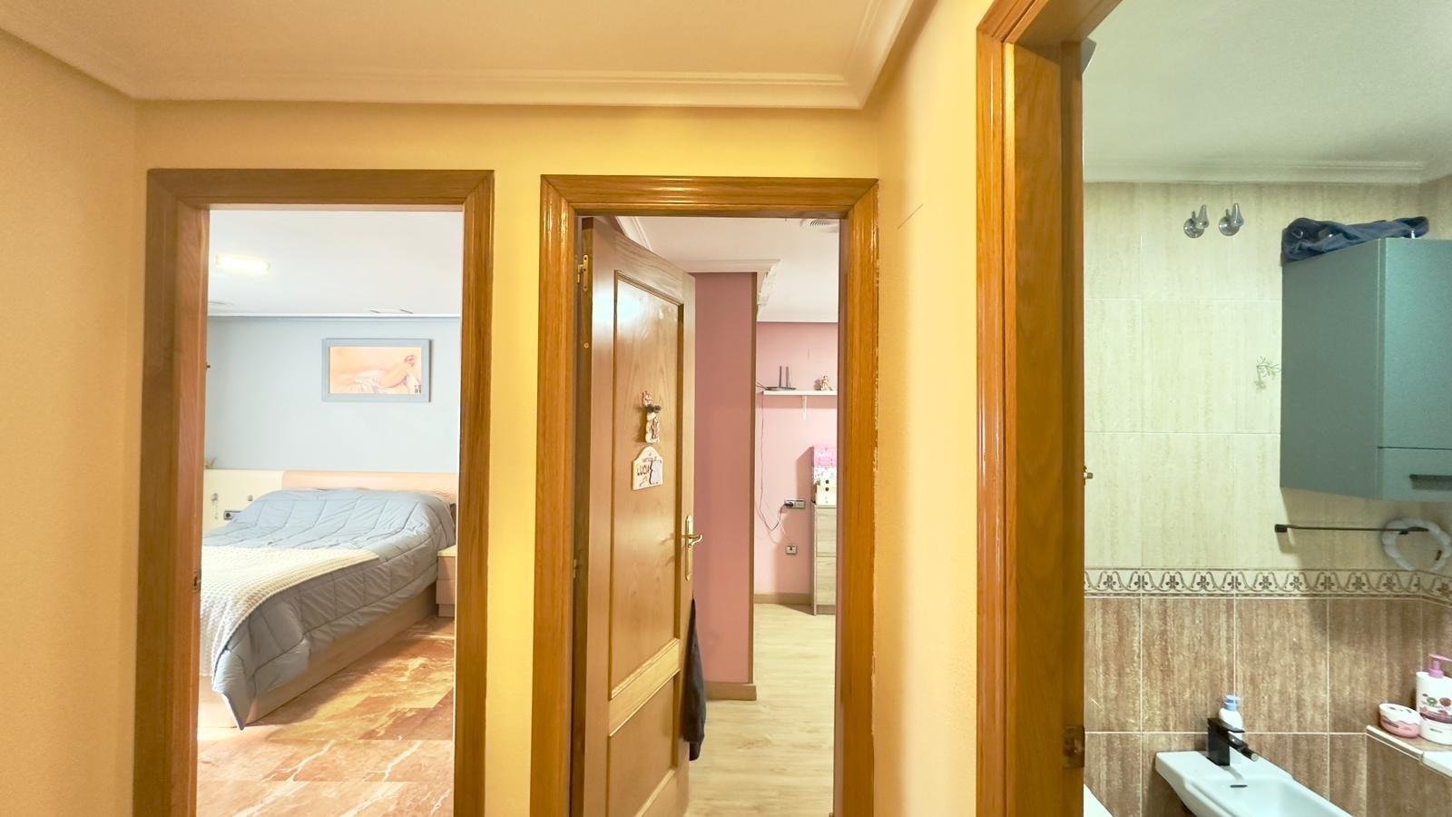 Apartamento de 4 Dormitorios en Torrevieja, Torrevieja - Image 33