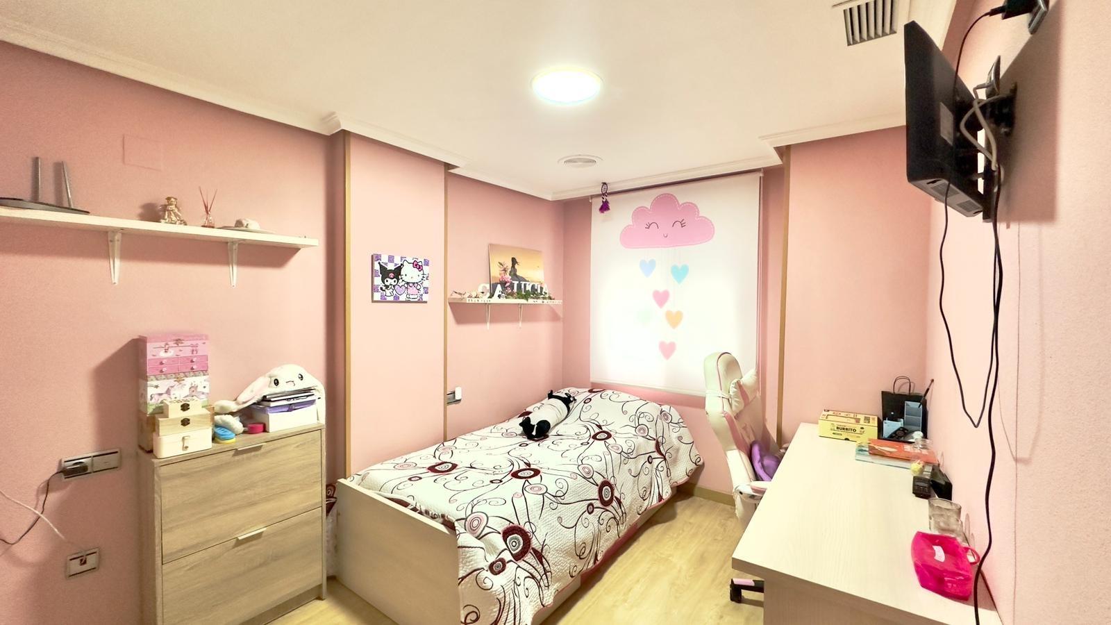 Apartamento de 4 Dormitorios en Torrevieja, Torrevieja - Image 34