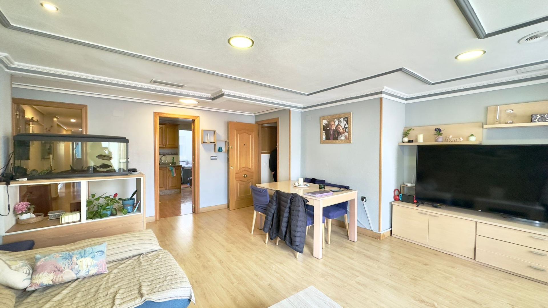 Apartamento de 4 Dormitorios en Torrevieja, Torrevieja - Image 5