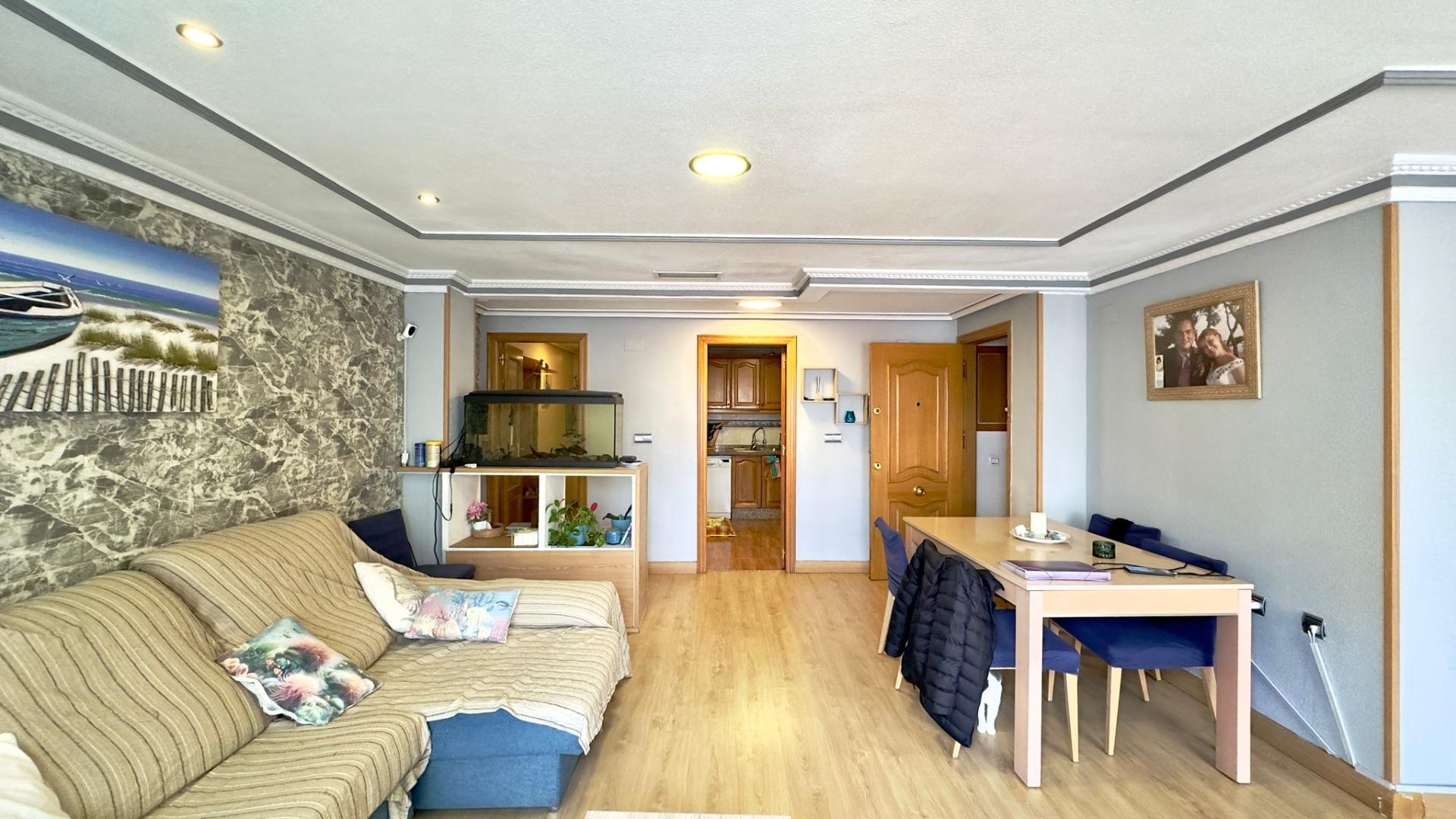 Apartamento de 4 Dormitorios en Torrevieja, Torrevieja - Image 6