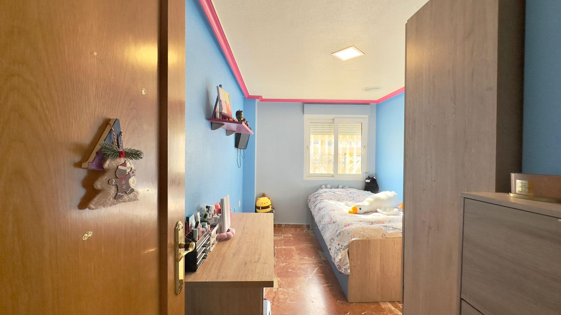 Apartamento de 4 Dormitorios en Torrevieja, Torrevieja - Image 8