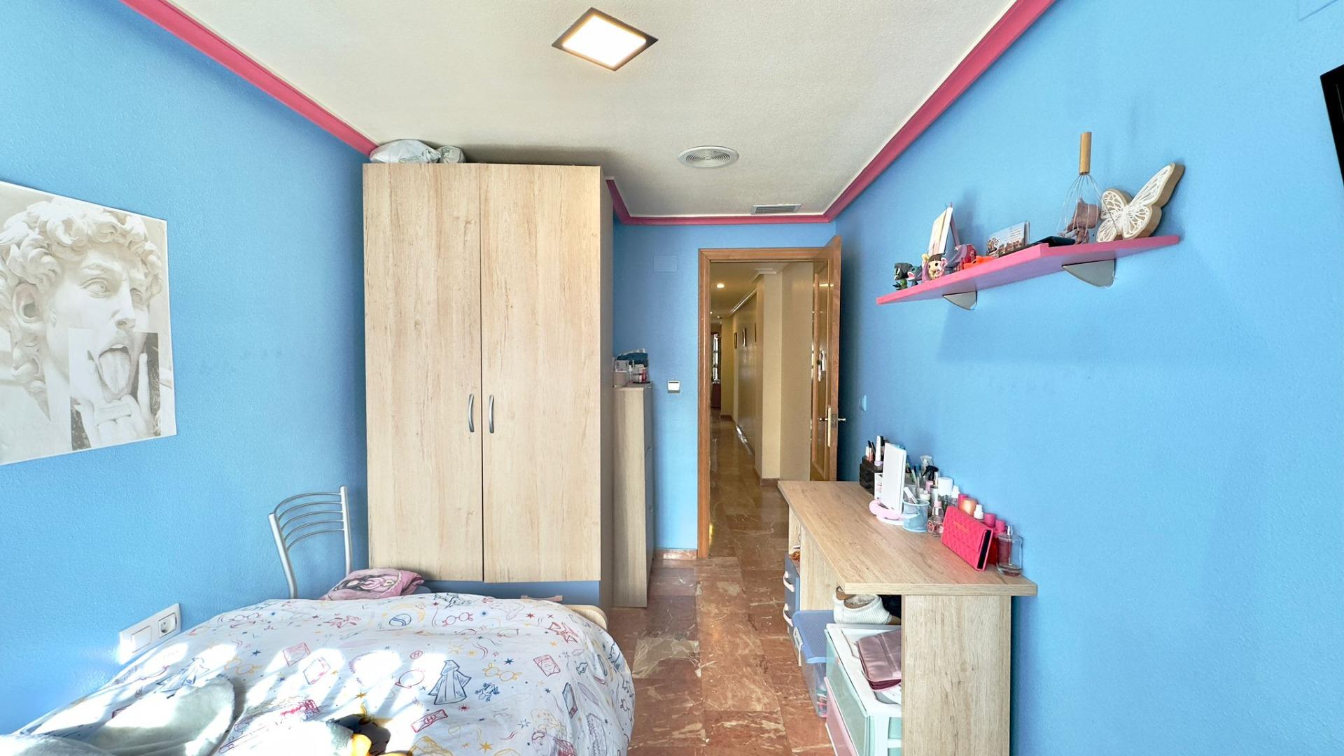 Apartamento de 4 Dormitorios en Torrevieja, Torrevieja - Image 9