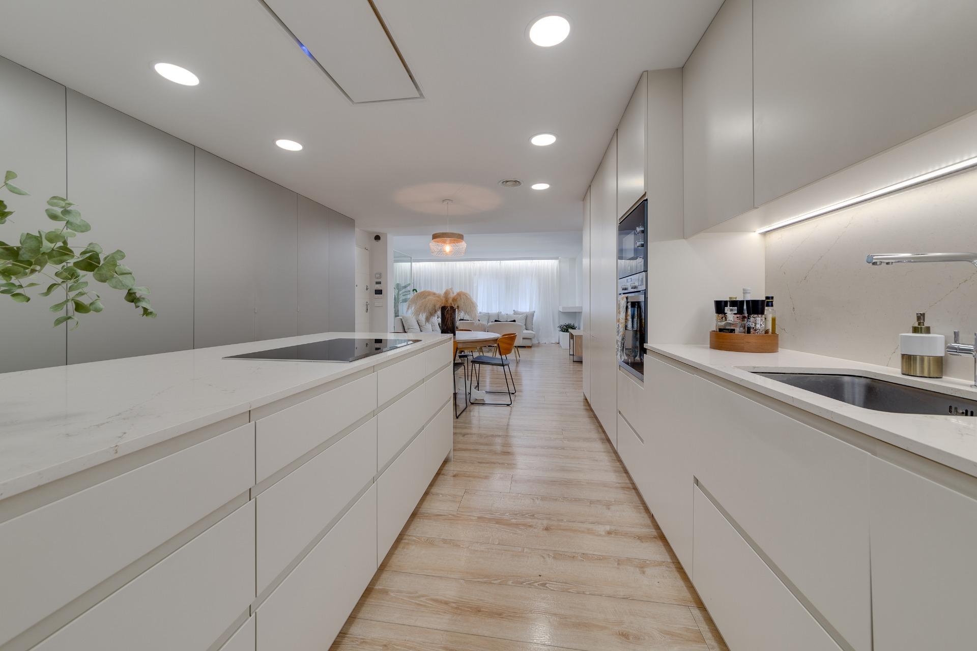 4-Bedroom Apartment in Torrevieja - Image 20