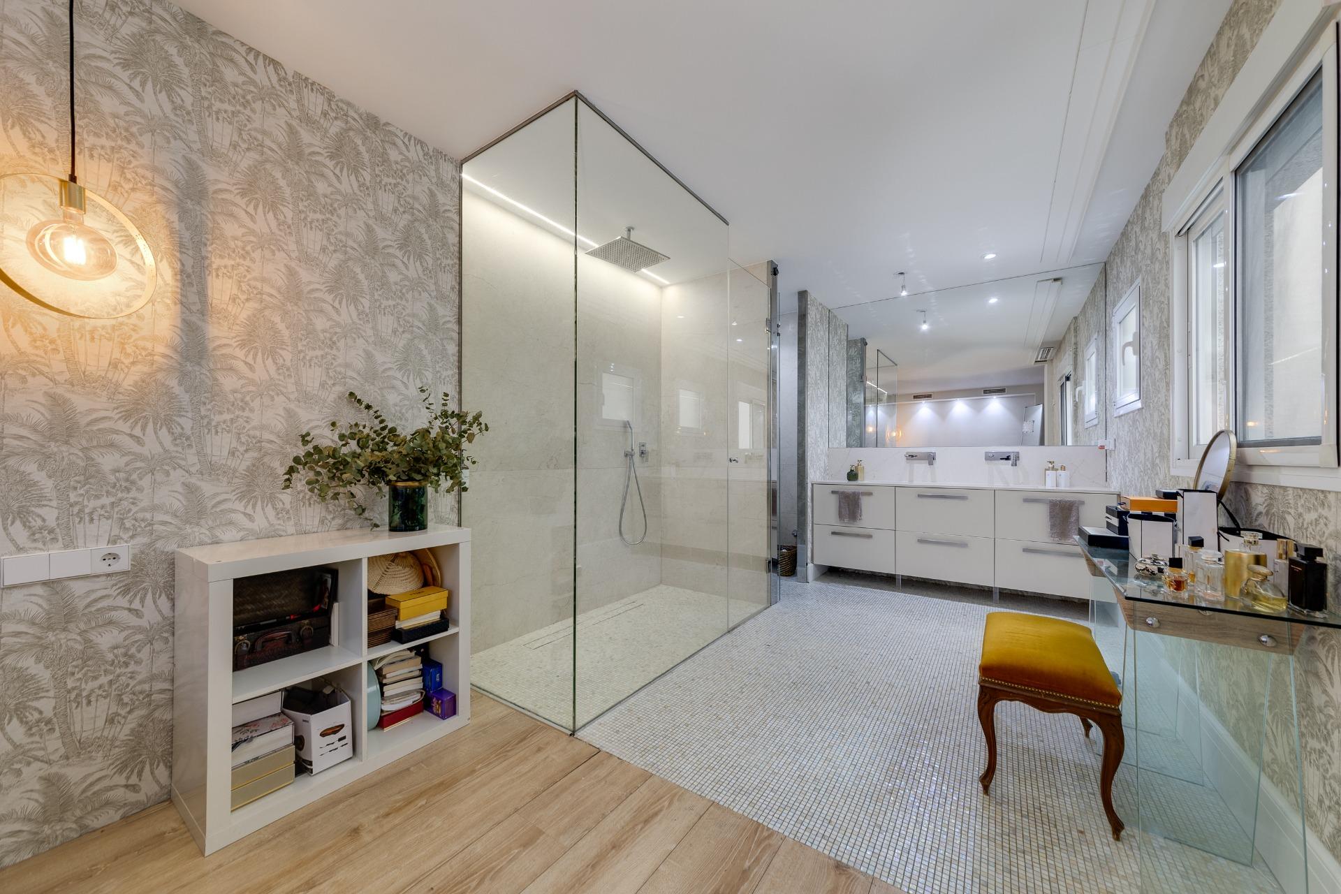 4-Bedroom Apartment in Torrevieja - Image 24