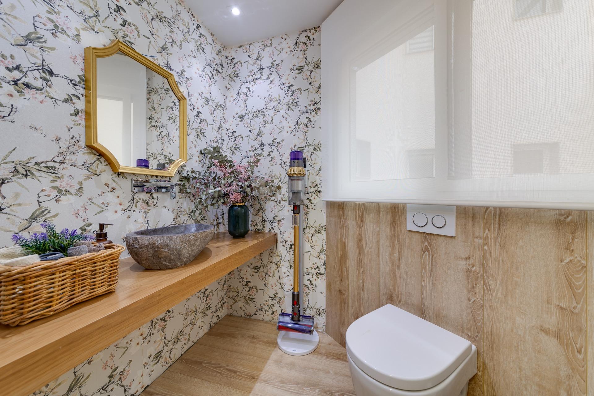 4-Bedroom Apartment in Torrevieja - Image 35