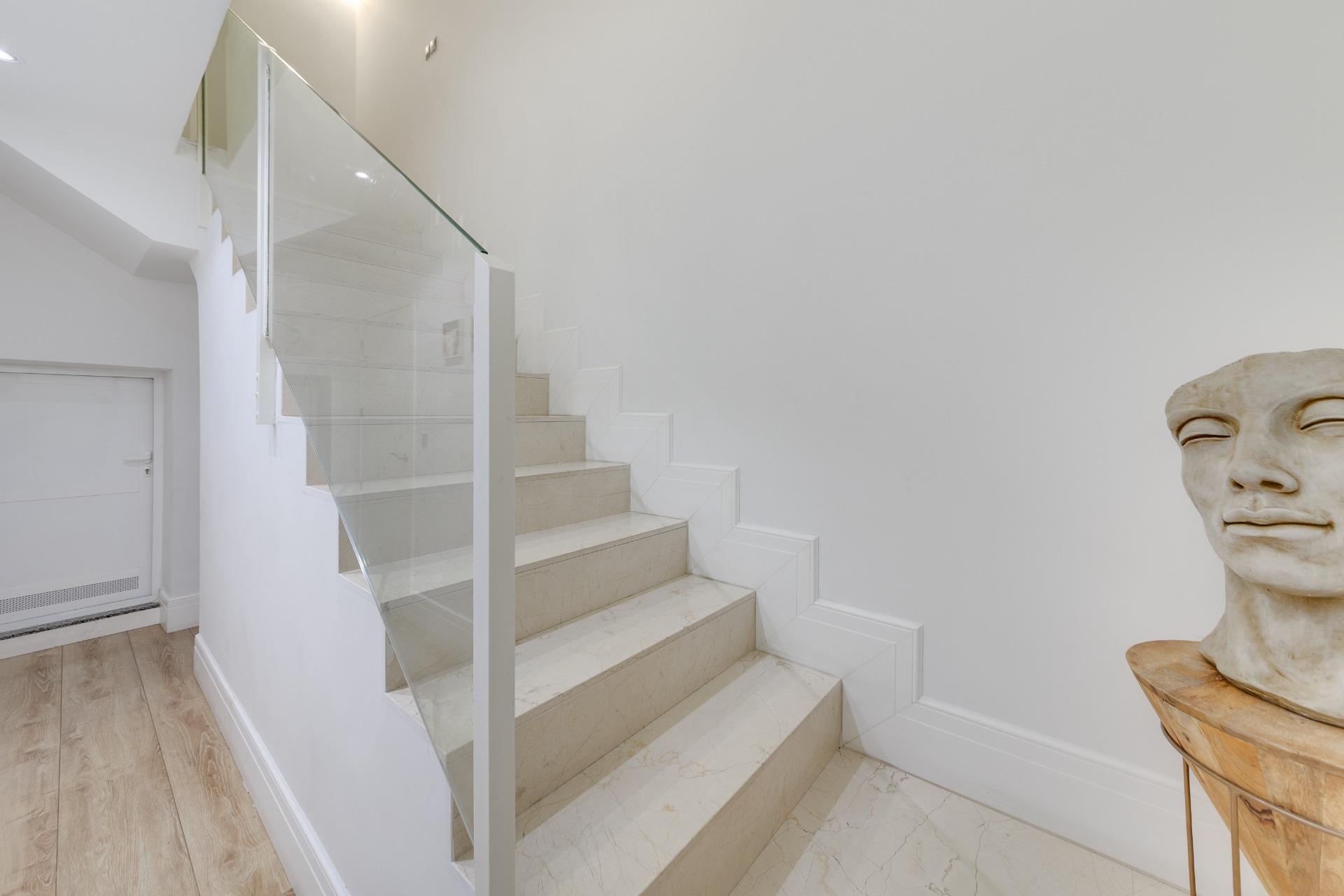 4-Bedroom Apartment in Torrevieja - Image 37