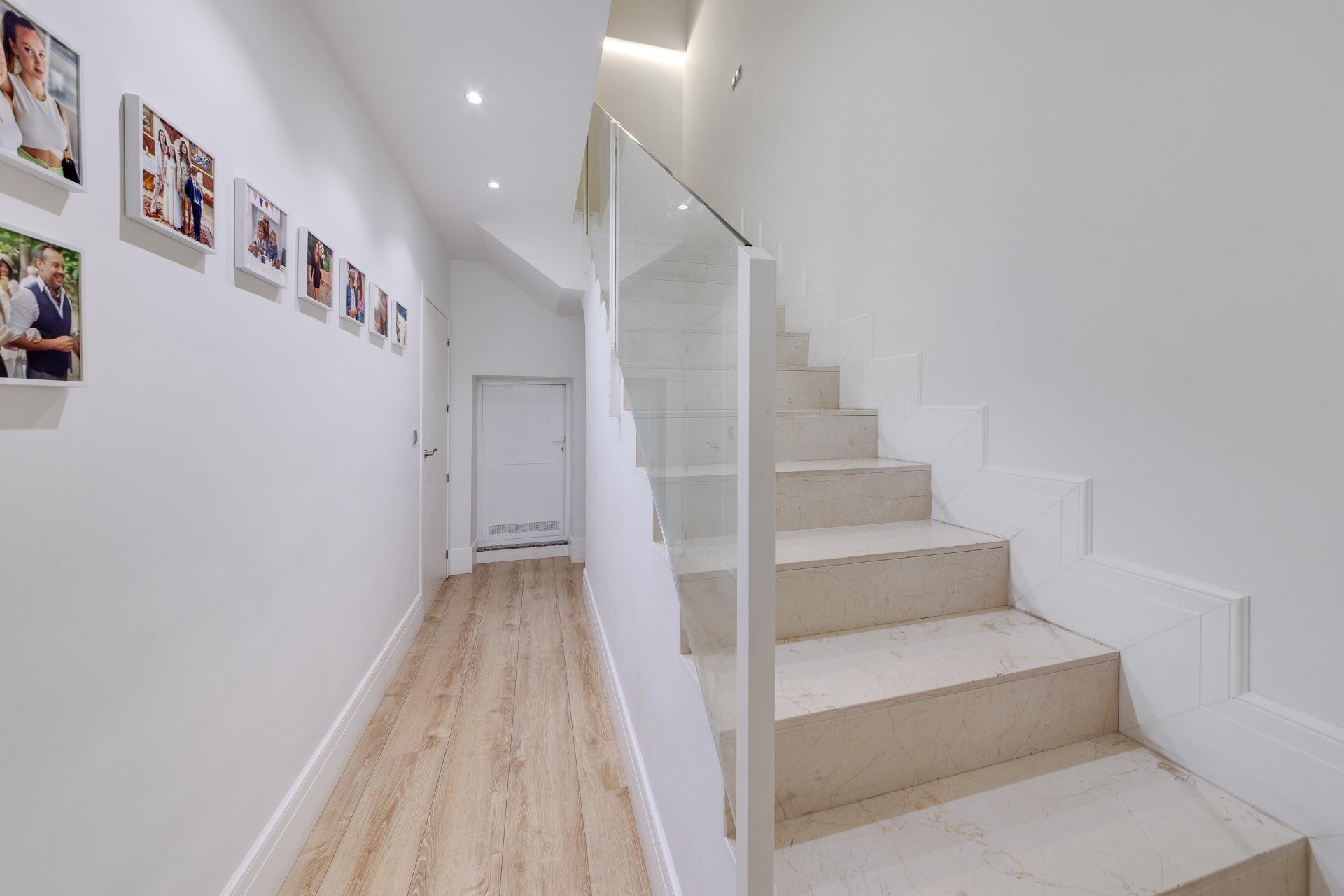 4-Bedroom Apartment in Torrevieja - Image 38