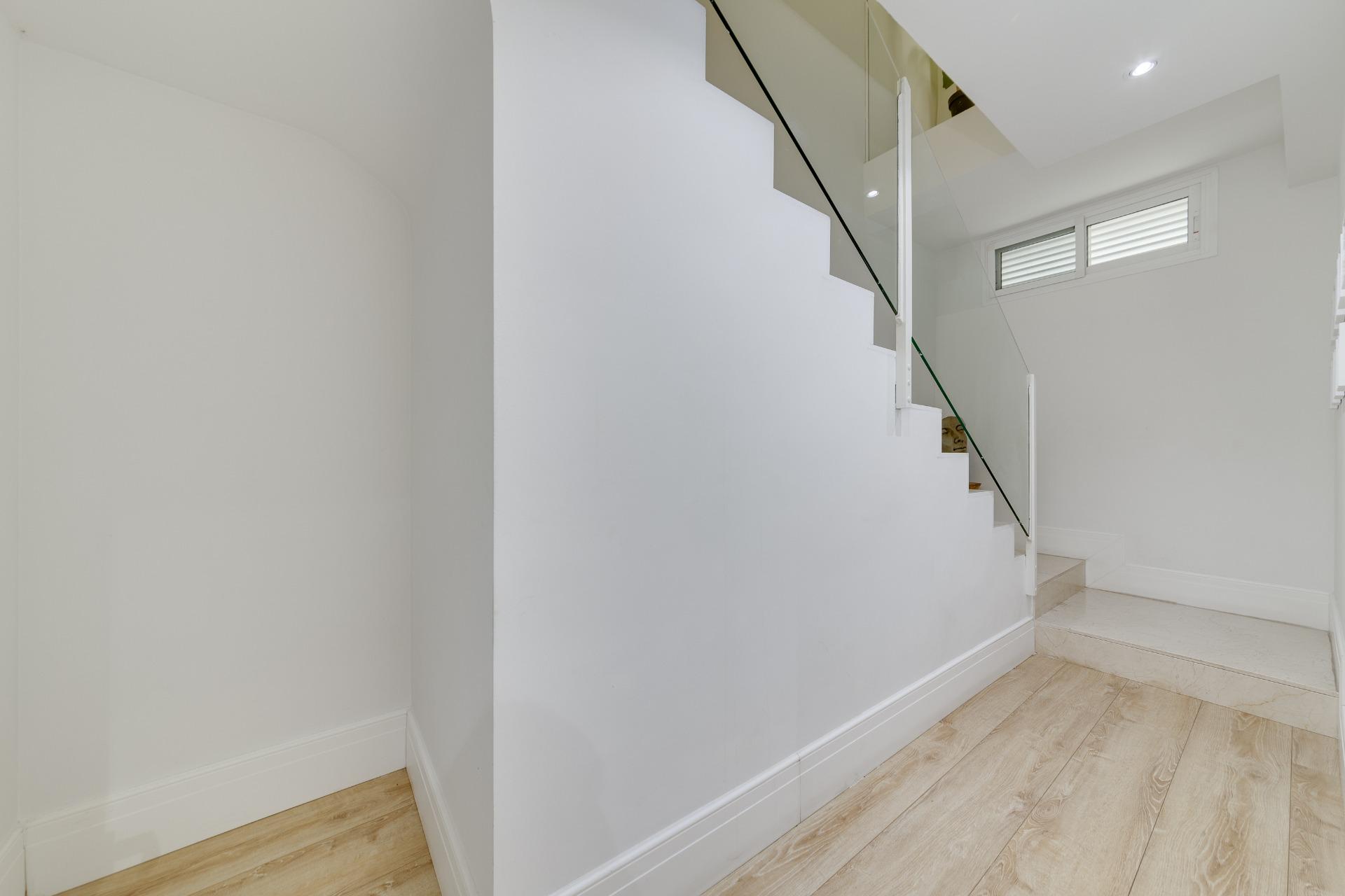 4-Bedroom Apartment in Torrevieja - Image 39