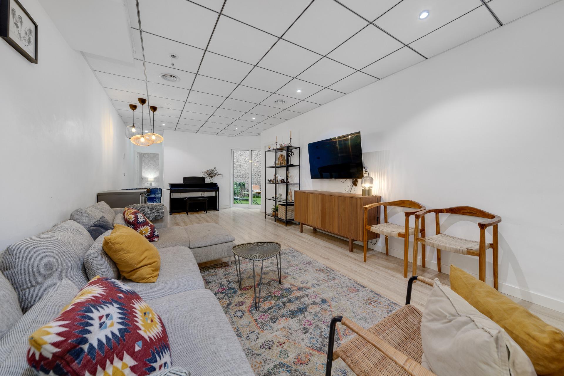 4-Bedroom Apartment in Torrevieja - Image 45