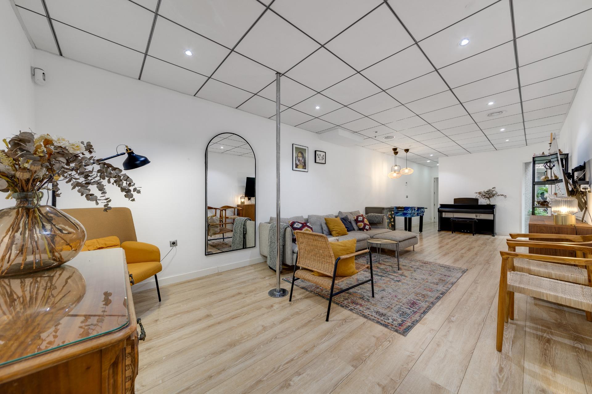 4-Bedroom Apartment in Torrevieja - Image 46