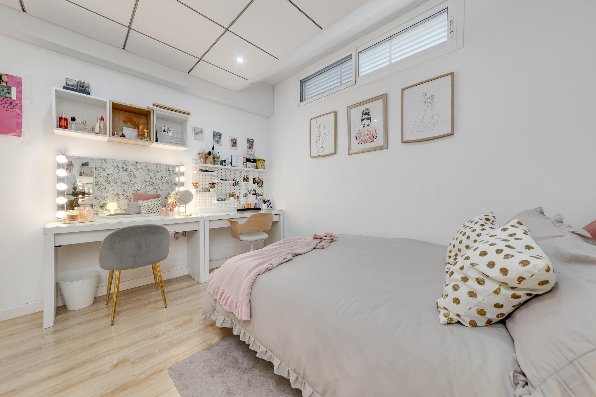 4-Bedroom Apartment in Torrevieja - Image 59