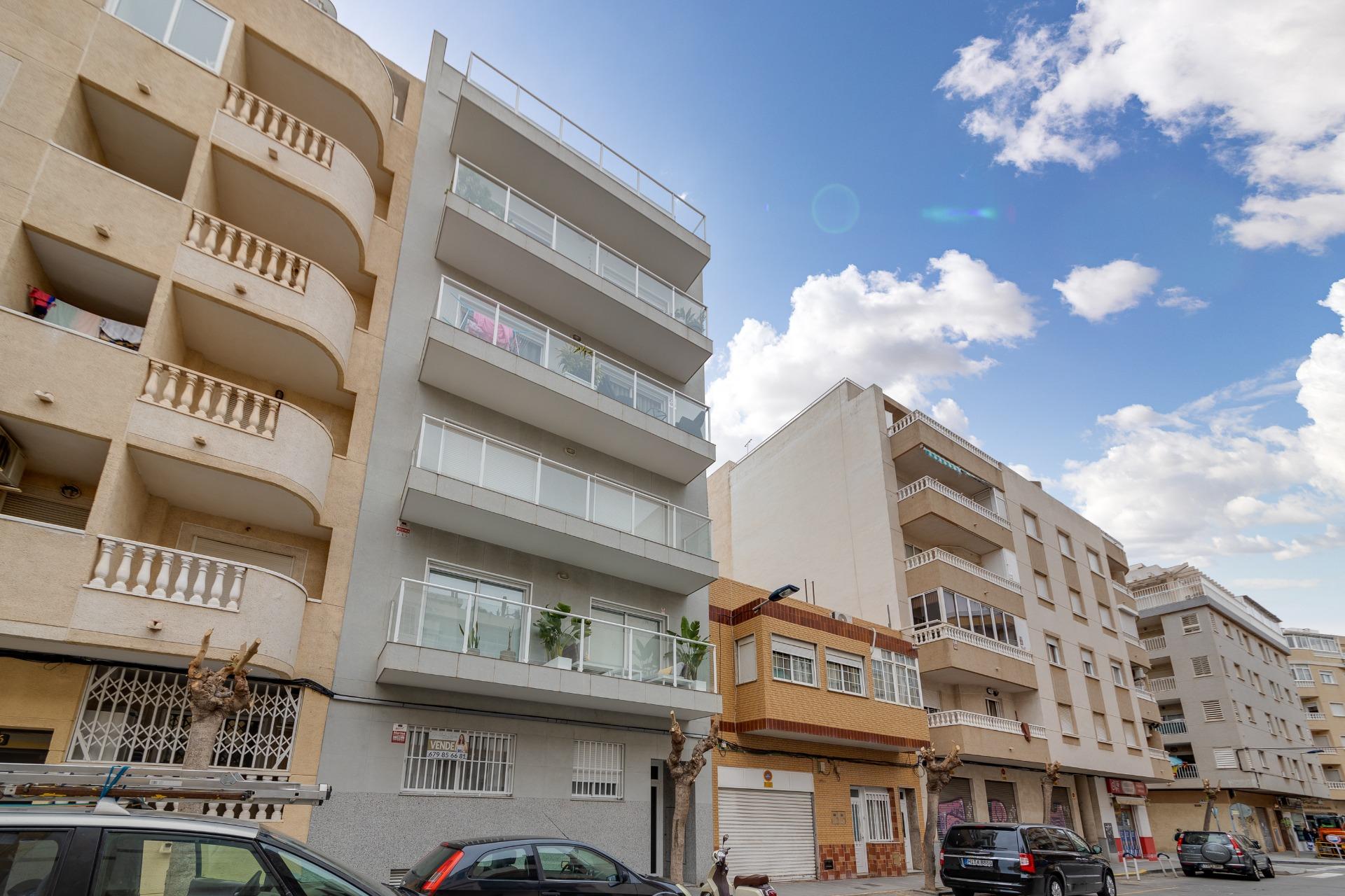 4-Bedroom Apartment in Torrevieja - Image 72