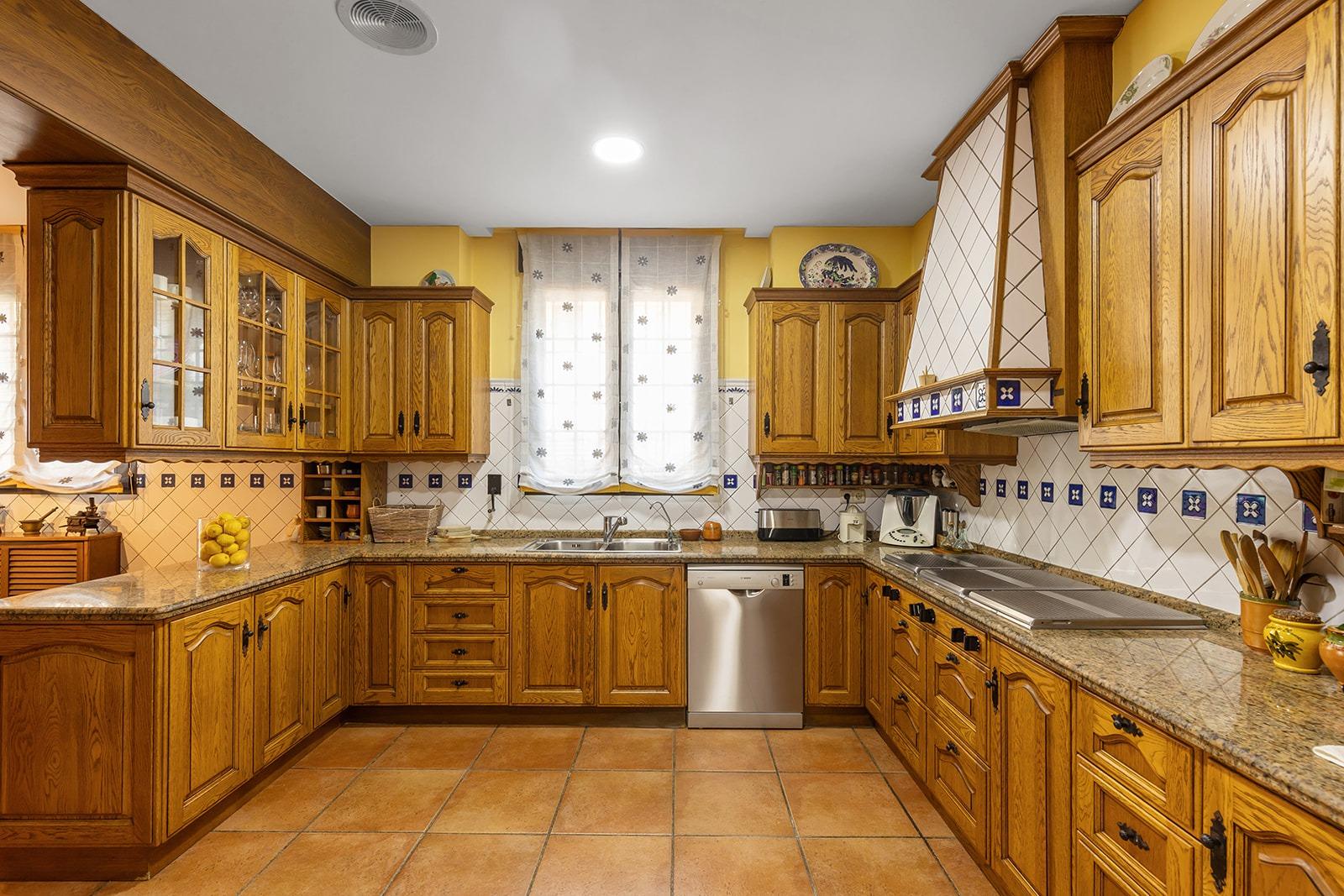 7-Bedroom Villa in La Veleta, Torrevieja - Image 32
