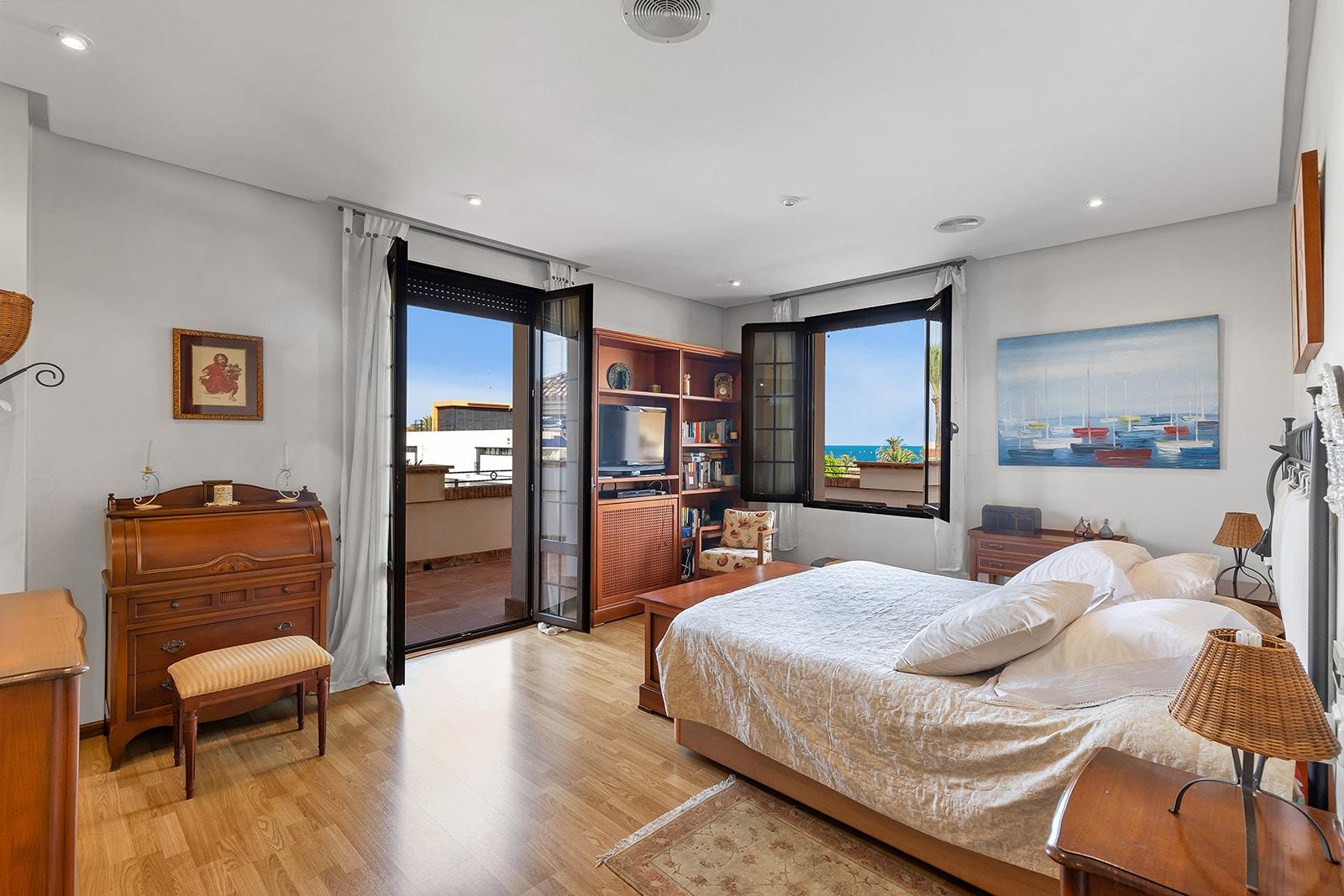 7-Bedroom Villa in La Veleta, Torrevieja - Image 45