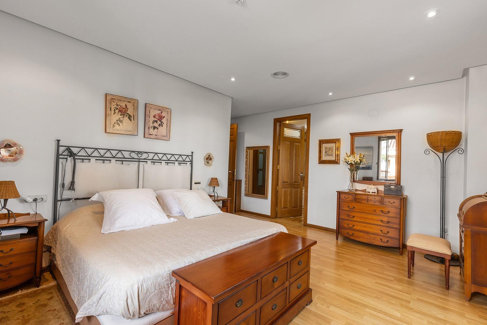 7-Bedroom Villa in La Veleta, Torrevieja - Image 46