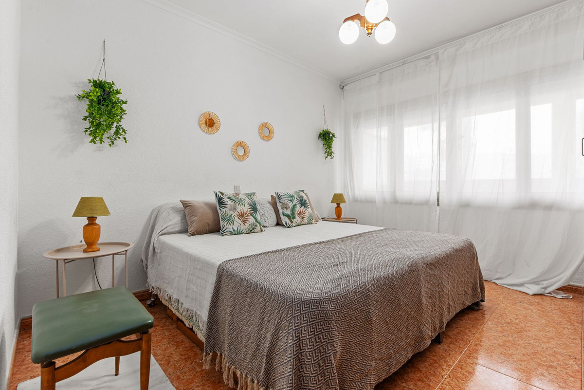 2-Bedroom Middle Floor Apartment in El Campello | Sunny ... - Image 10